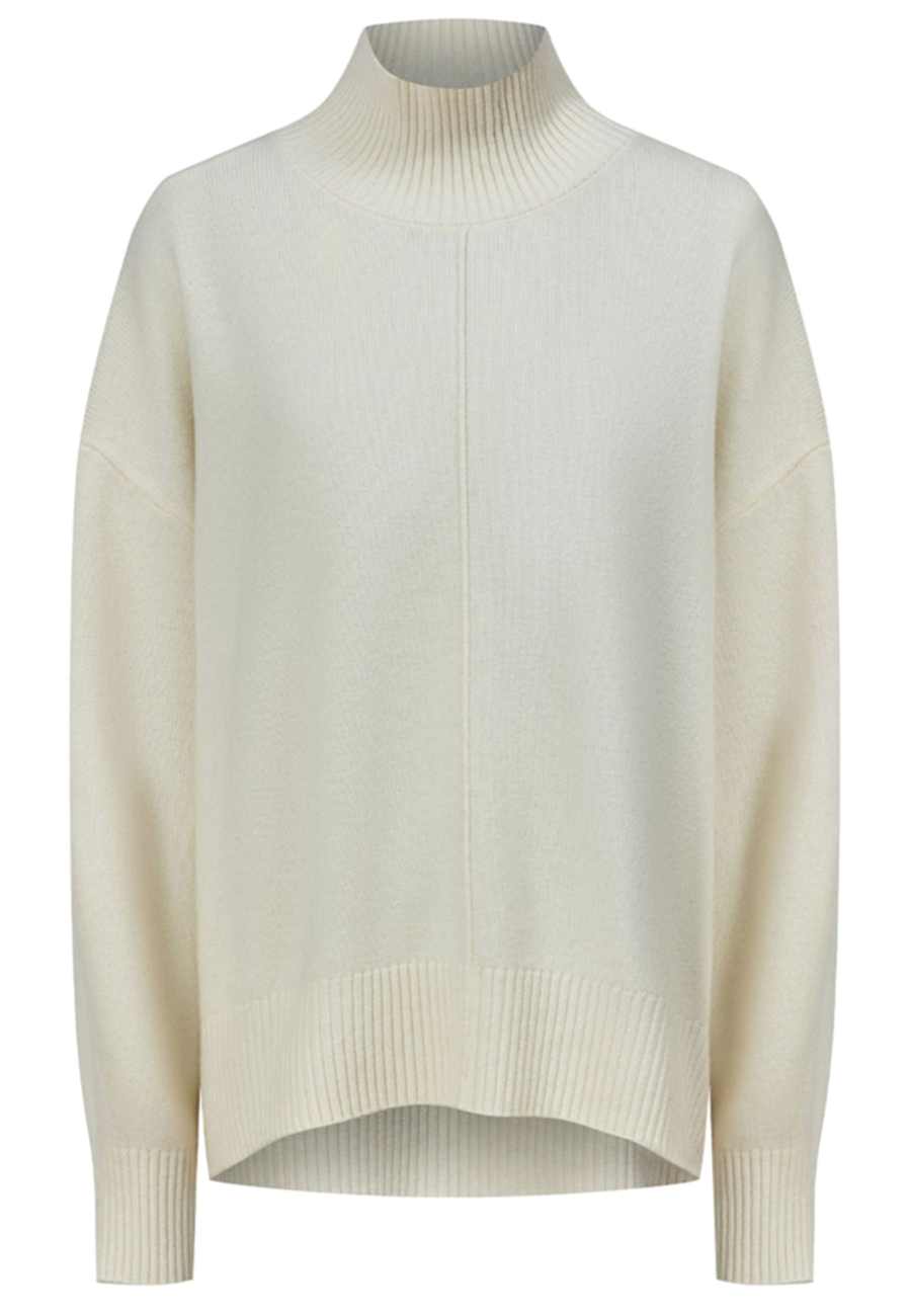 Джемпер молочный